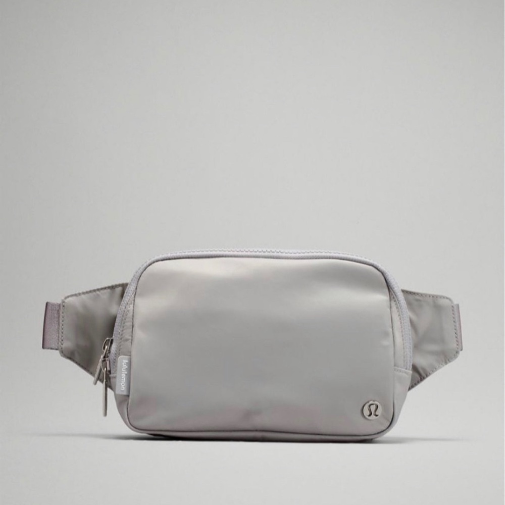 NWT Lululemon Everywhere Belt Bag Large Silver